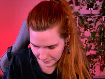 aliceinredsquare_