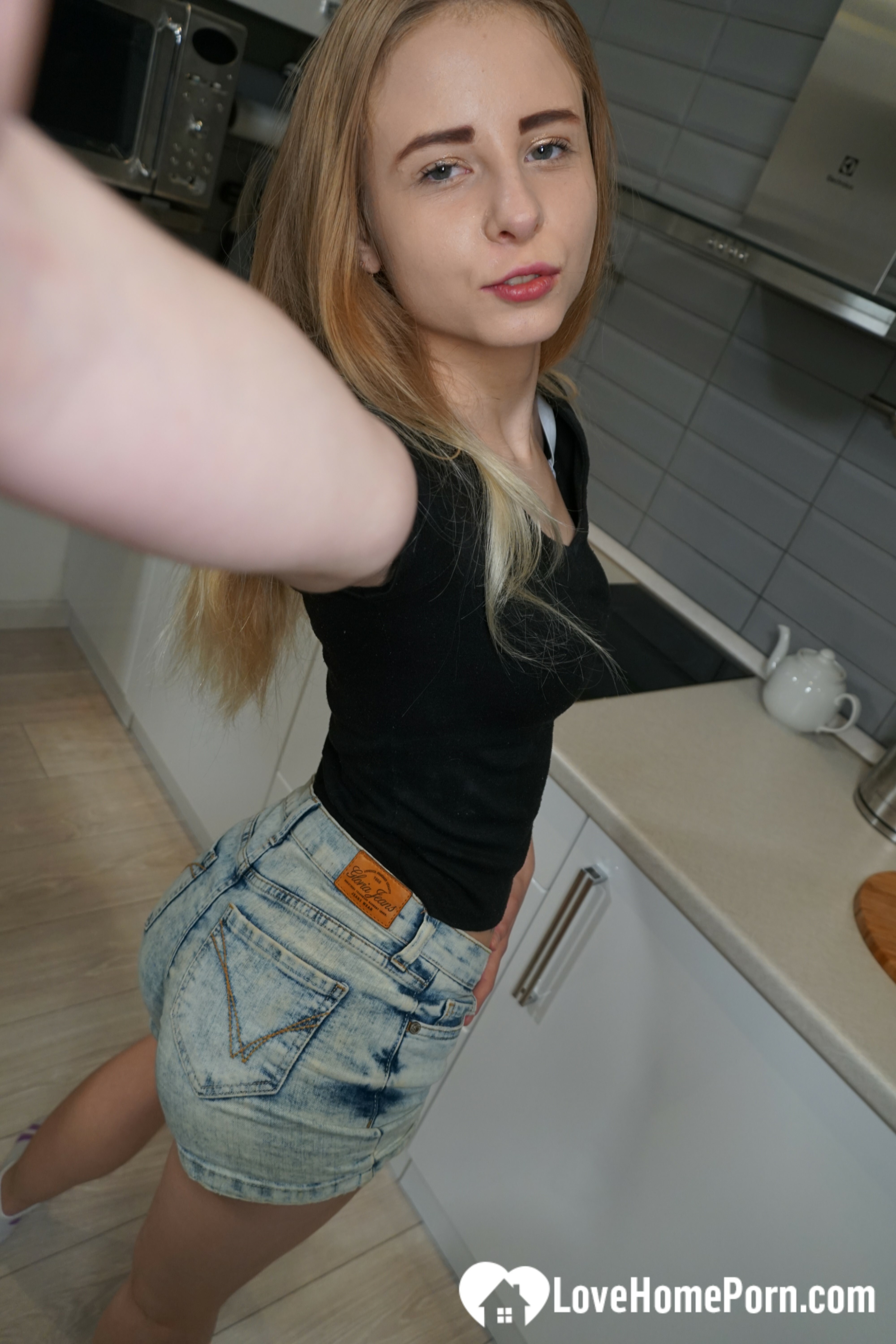 Lonely babe fools around naked with the camera — 21