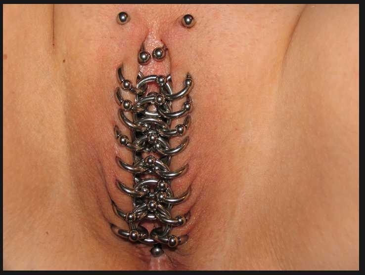 Piercings tattoos and complements — 18