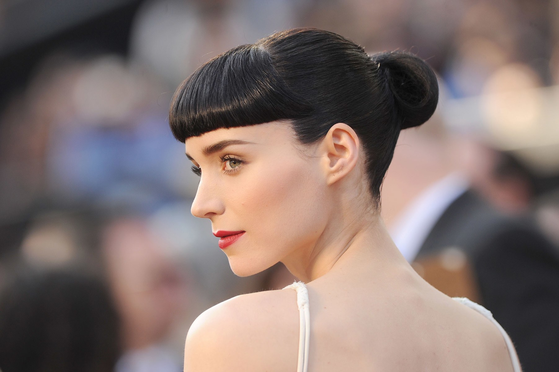 Stunning Celebrities With Bangs!!!! — 32
