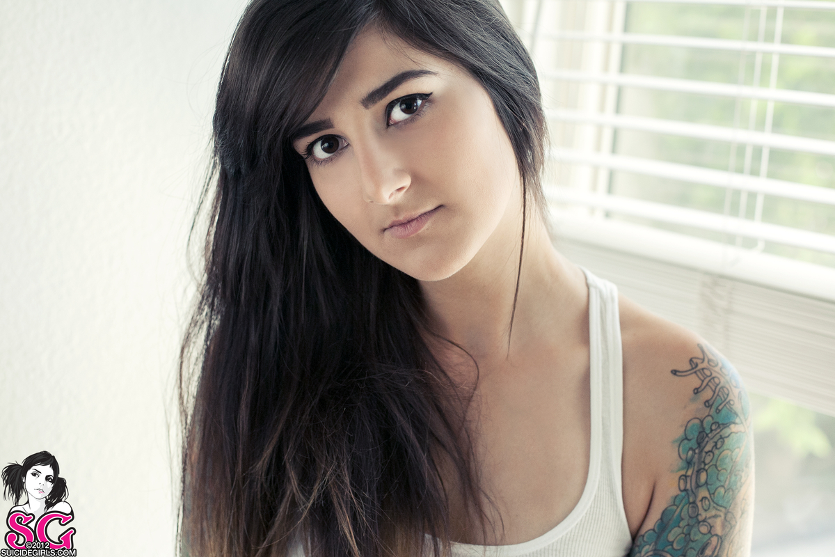 Tattooed Teen posing nudes on the morning — 26