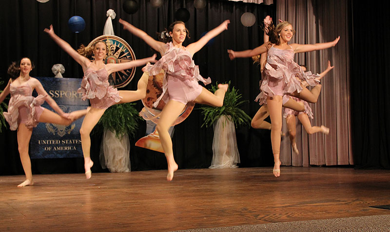 Dancers — 32