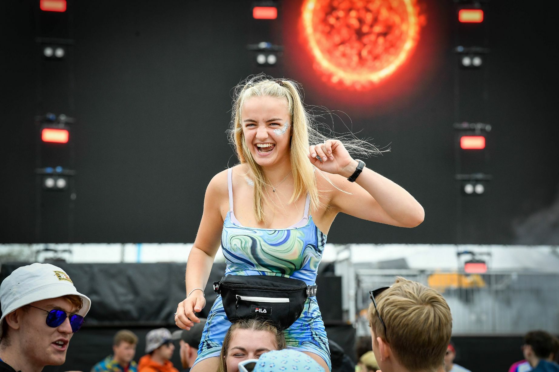 Parklife slags make my tiny dick hard — 50