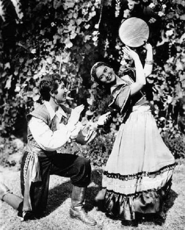 Vintage Gypsy Dancers — 33