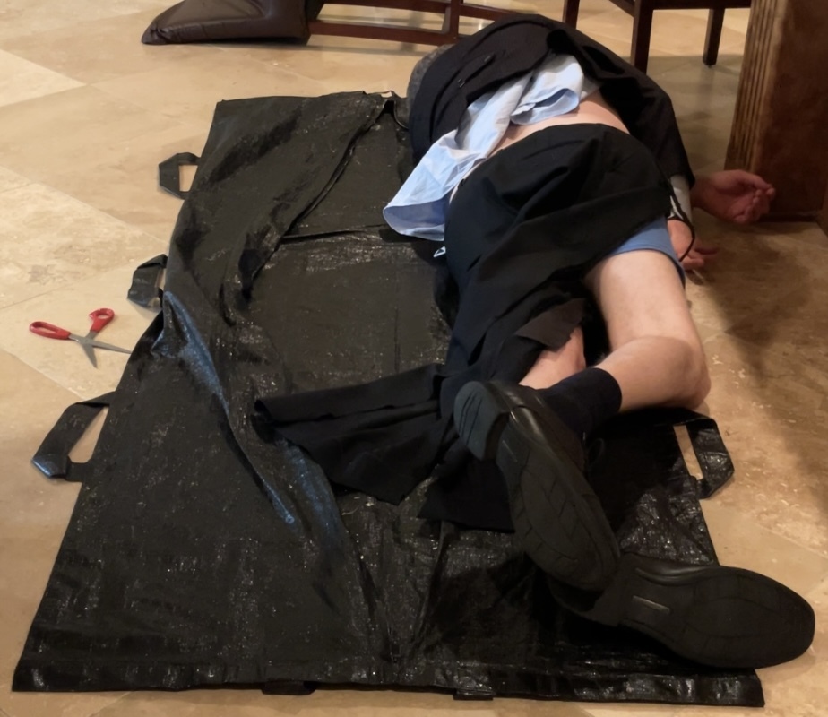 Bar owner shot dead and clothing cut off — 13