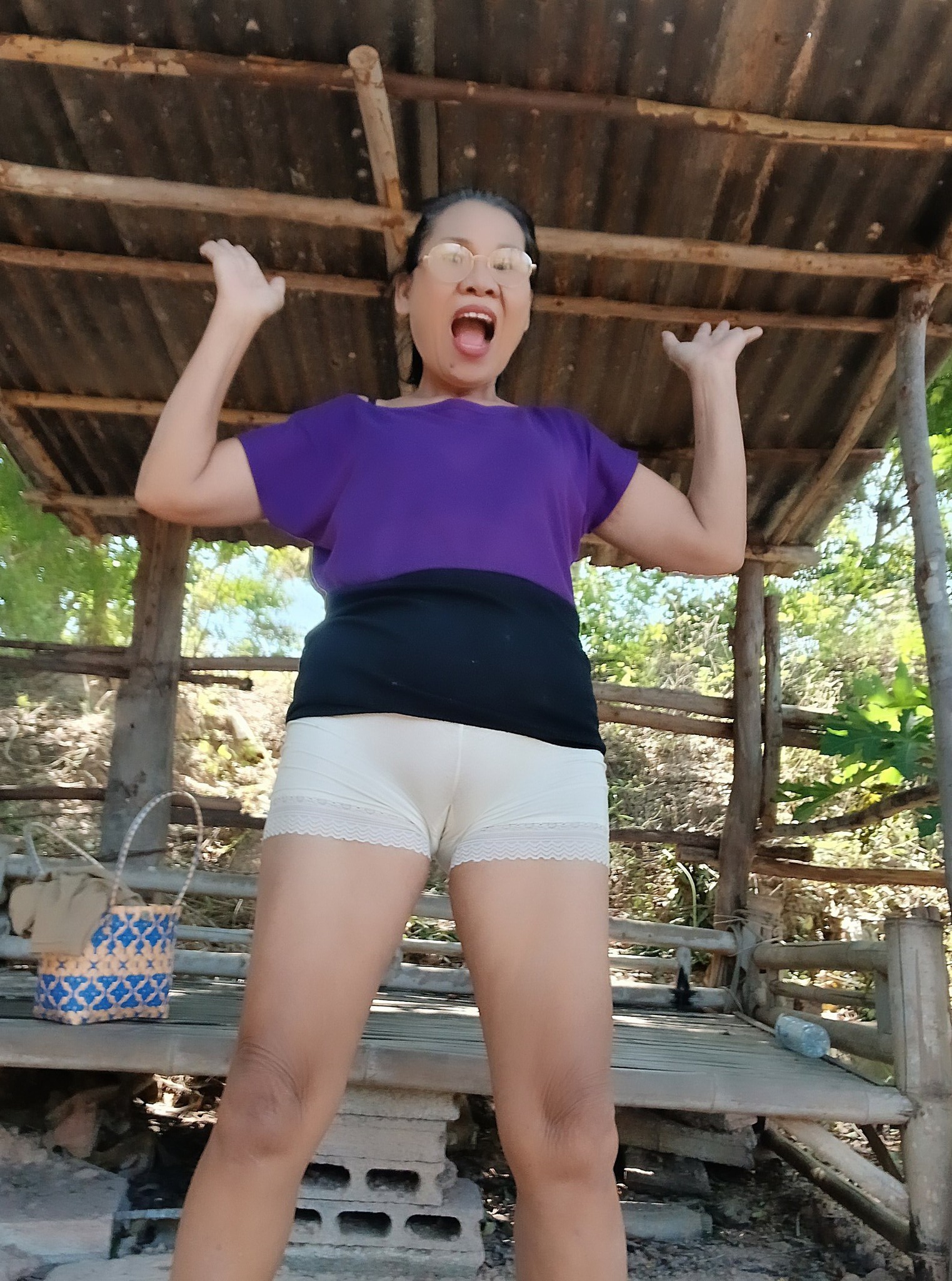 Indonesian Mature Camel Toe — 8