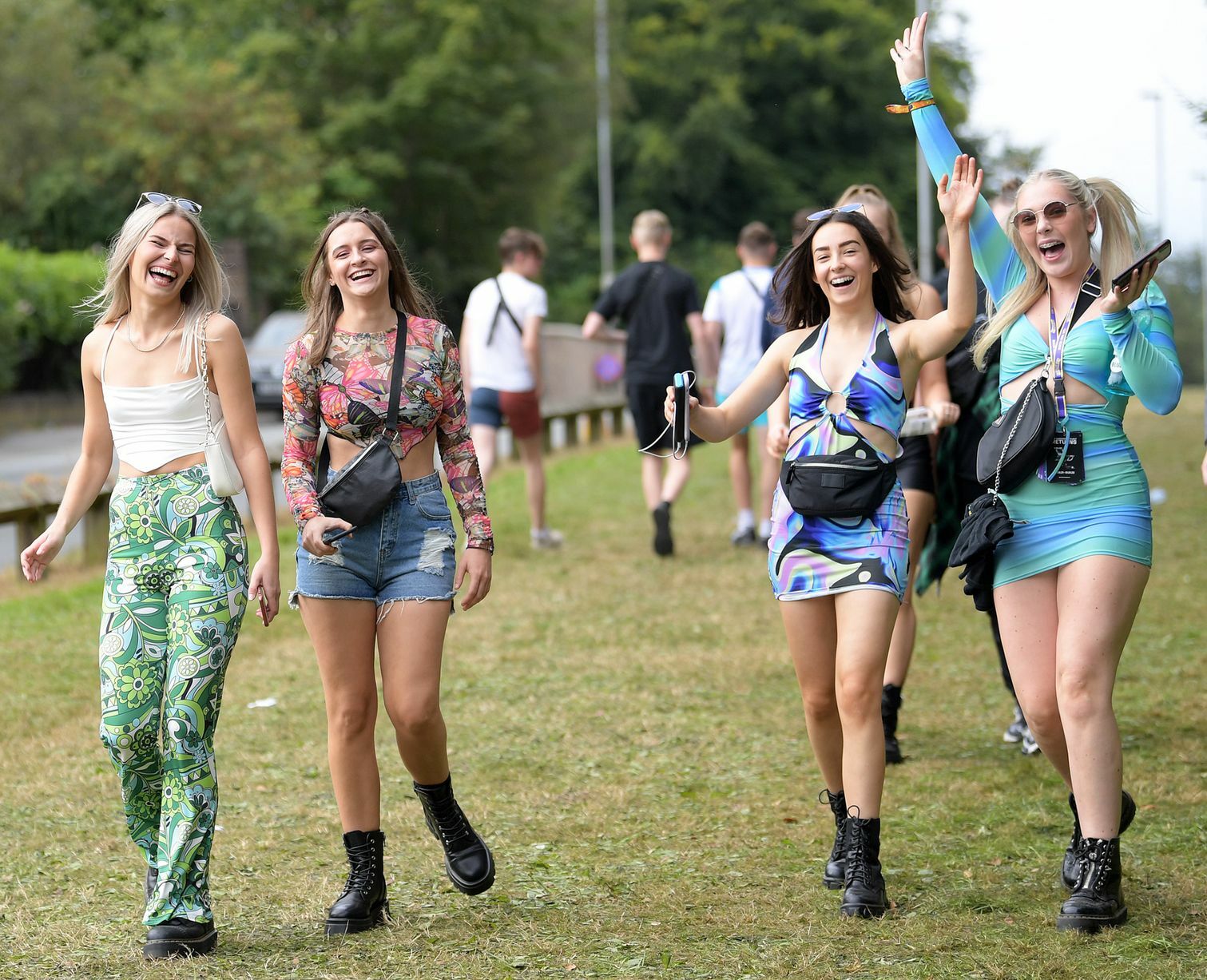 Parklife slags make my tiny dick hard — 15