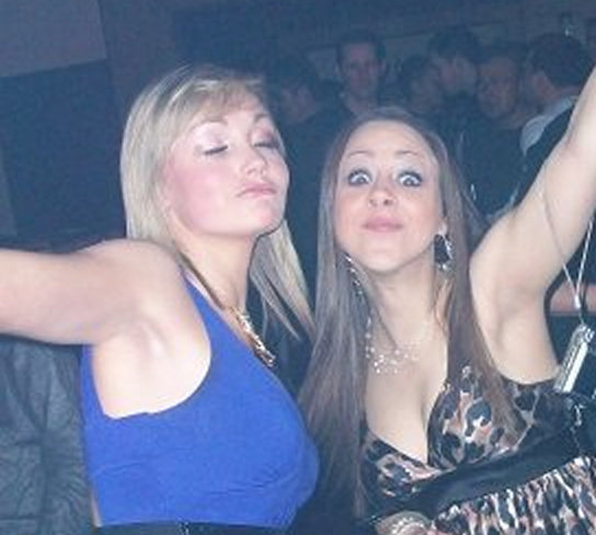 British UK girls showing sexy shaven armpits — 17