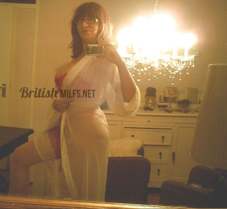 Busty british milf selfies - Lou Kensington — 14