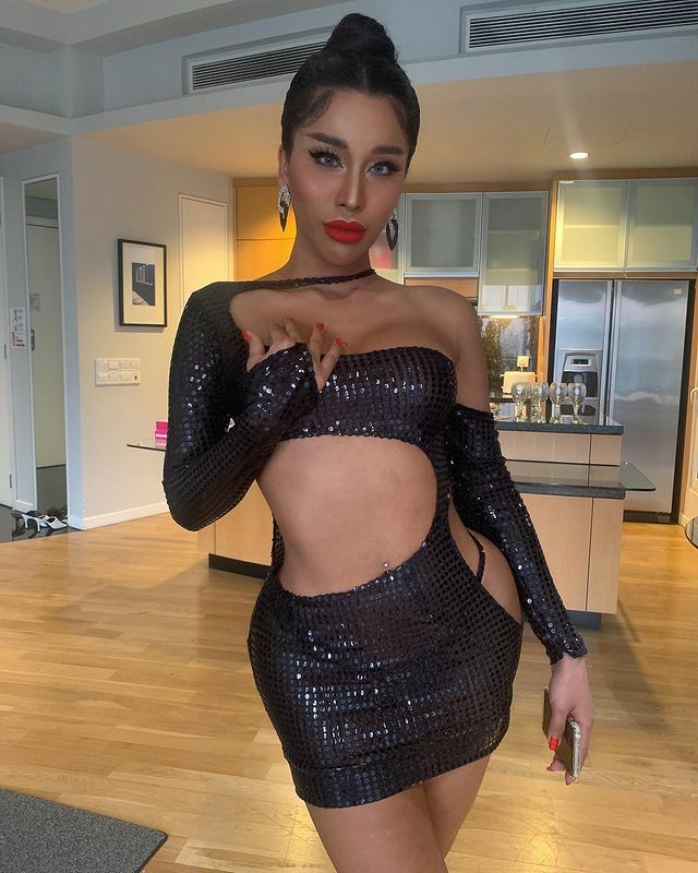 SMOKING Hot Transgender Fara Hudson — 6