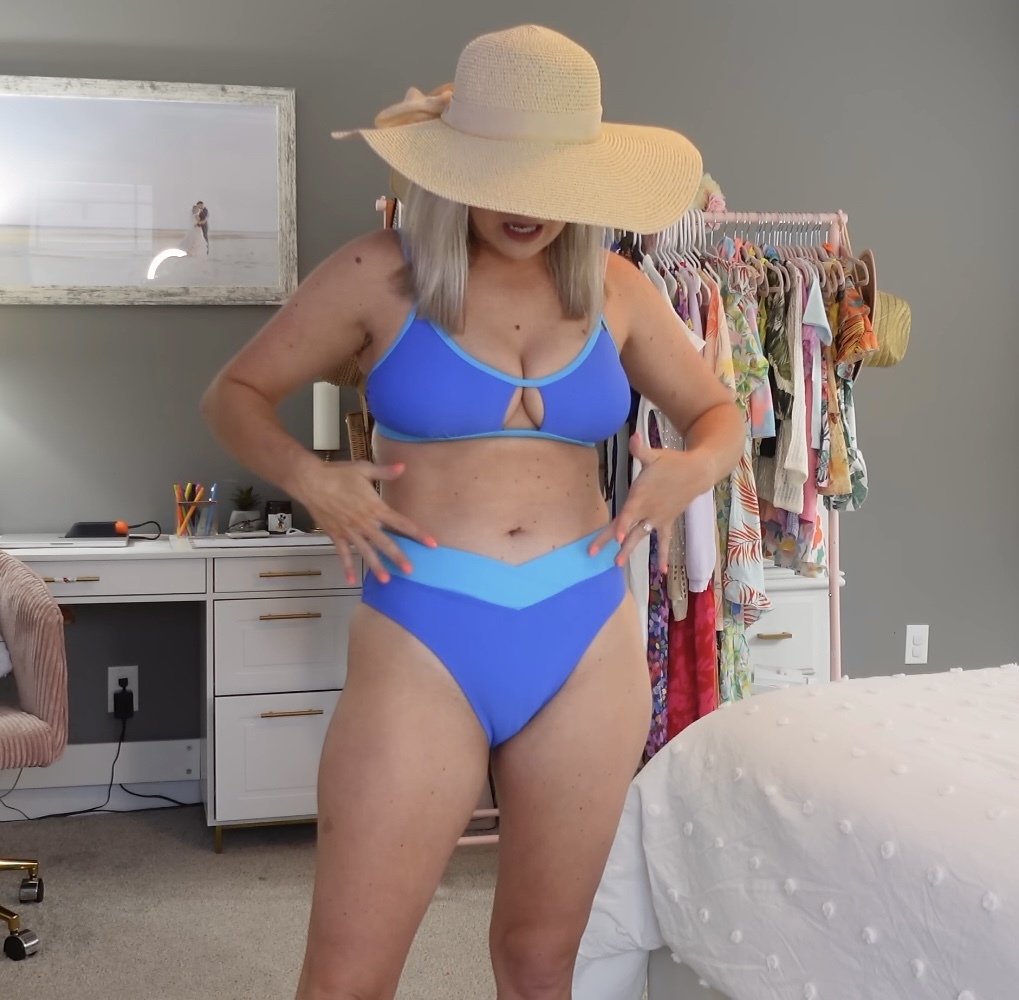 Blonde Bikini MILF Andrea — 39